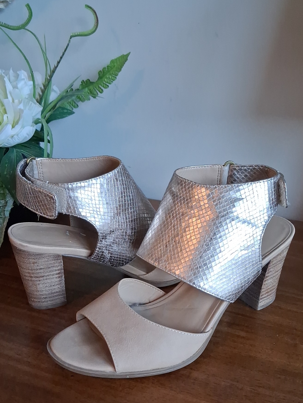 Naturalizer Lena Heel Open Toe Tan Heeled Sandal ** Size 8.5